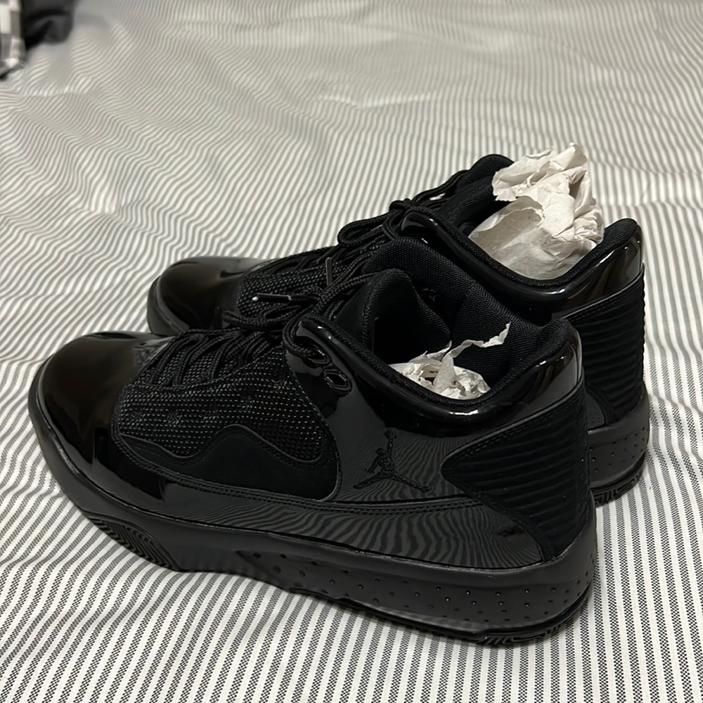Jordan Max Aura 2 Triple Black 2020 Like New Size 10.5